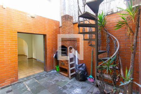 Casa à venda com 240m², 4 quartos e 1 vagaQuintal