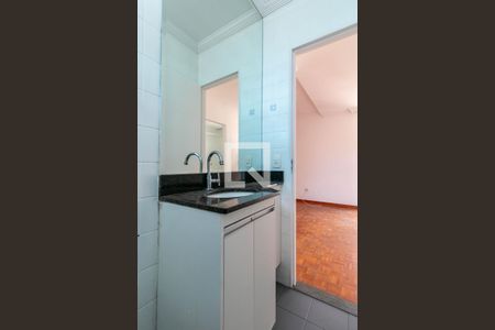 Banheiro de apartamento para alugar com 2 quartos, 55m² em Camargos, Belo Horizonte