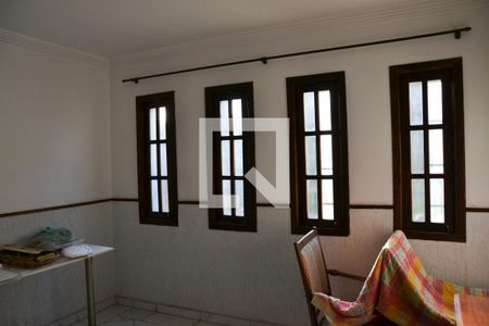 Casa à venda com 240m², 4 quartos e 2 vagasEscritório