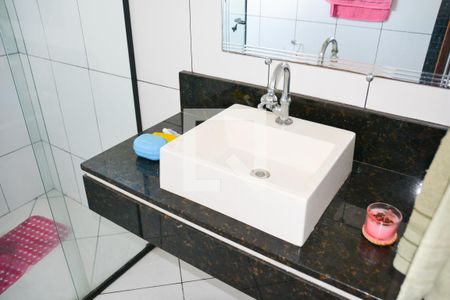 Casa à venda com 240m², 4 quartos e 2 vagasBanheiro Social