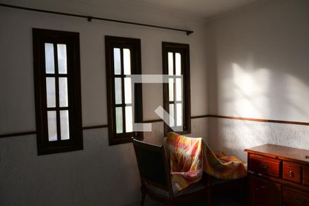 Casa à venda com 240m², 4 quartos e 2 vagasEscritório