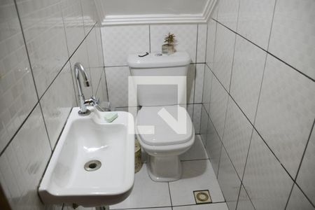 Casa à venda com 240m², 4 quartos e 2 vagasLavabo