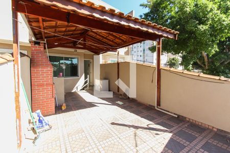 Casa à venda com 108m², 2 quartos e 2 vagas Casa à venda com 108m², 2 quartos e 2 vagasVaranda - Churrasqueira