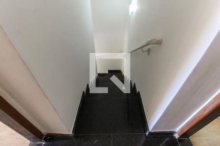 Escada de casa à venda com 2 quartos, 108m² em Cidade Líder, São Paulo
