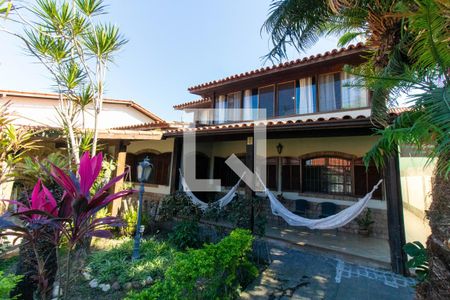 Casa à venda com 295m², 6 quartos e 2 vagasÁrea Externa