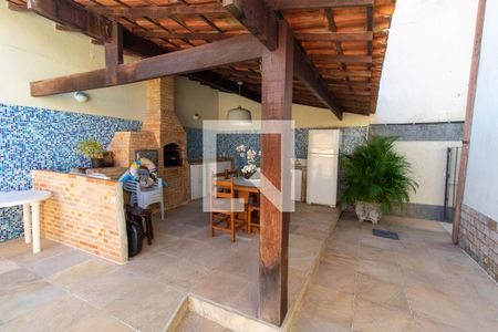 Casa à venda com 295m², 6 quartos e 2 vagasÁrea Externa