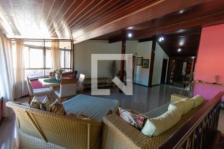 Casa à venda com 295m², 6 quartos e 2 vagasPiso superior