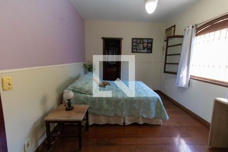 Casa à venda com 295m², 6 quartos e 2 vagasQuarto 4