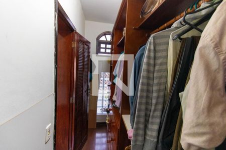 Casa à venda com 295m², 6 quartos e 2 vagasQuarto 4