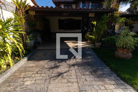 Casa à venda com 295m², 6 quartos e 2 vagasÁrea Externa