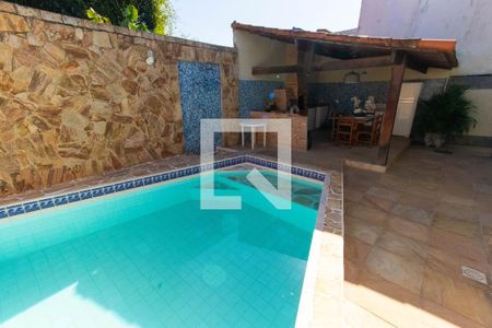 Casa à venda com 295m², 6 quartos e 2 vagasÁrea Externa