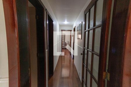 Casa à venda com 295m², 6 quartos e 2 vagasCorredor 