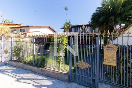 Casa à venda com 295m², 6 quartos e 2 vagasFachada