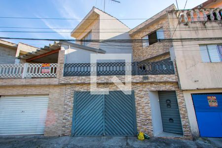 Casa à venda com 120m², 2 quartos e 1 vaga Casa à venda com 120m², 2 quartos e 1 vagaFachada