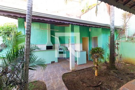 Casa à venda com 249m², 3 quartos e 5 vagasQuintal