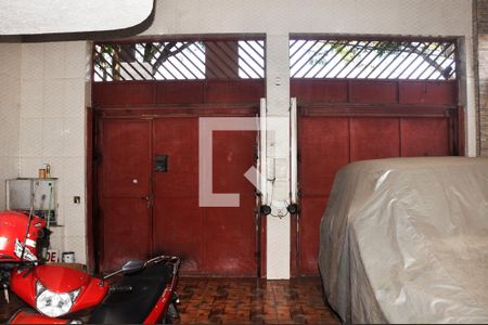 Casa à venda com 600m², 5 quartos e 3 vagas Casa à venda com 600m², 5 quartos e 3 vagasGaragem