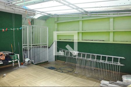 Casa à venda com 600m², 5 quartos e 3 vagas Casa à venda com 600m², 5 quartos e 3 vagasVaranda