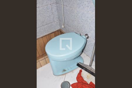 Casa à venda com 600m², 5 quartos e 3 vagas Casa à venda com 600m², 5 quartos e 3 vagas Banheiro da Área de Serviço