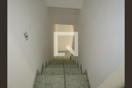Casa para alugar com 80m², 2 quartos e 1 vagaEscadas