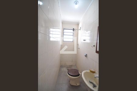Casa para alugar com 160m², 3 quartos e 2 vagasBanheiro Social