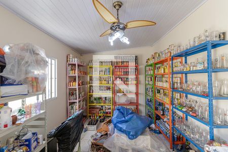 Casa à venda com 230m², 4 quartos e 4 vagas Casa à venda com 230m², 4 quartos e 4 vagasEdícula