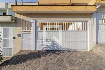 Casa à venda com 230m², 4 quartos e 4 vagas Casa à venda com 230m², 4 quartos e 4 vagasFachada