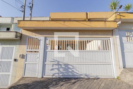 Casa à venda com 230m², 4 quartos e 4 vagas Casa à venda com 230m², 4 quartos e 4 vagasFachada