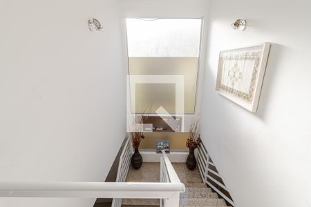 Casa à venda com 230m², 4 quartos e 4 vagas Casa à venda com 230m², 4 quartos e 4 vagasEscadas