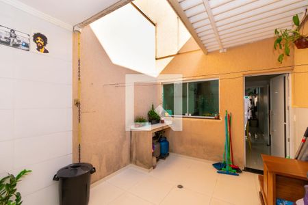 Casa à venda com 100m², 3 quartos e 2 vagasQuintal