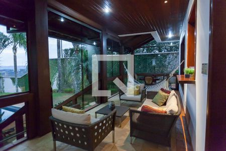 Casa de condomínio à venda com 490m², 4 quartos e 6 vagas Casa de condomínio à venda com 490m², 4 quartos e 6 vagasChurrasqueira