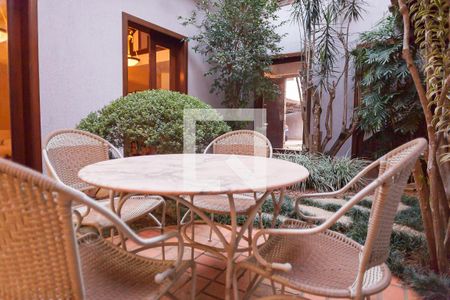 Casa de condomínio à venda com 490m², 4 quartos e 6 vagas Casa de condomínio à venda com 490m², 4 quartos e 6 vagasjardim de inverno