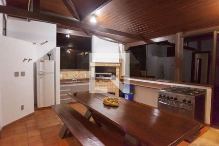 Casa de condomínio à venda com 490m², 4 quartos e 6 vagas Casa de condomínio à venda com 490m², 4 quartos e 6 vagasChurrasqueira