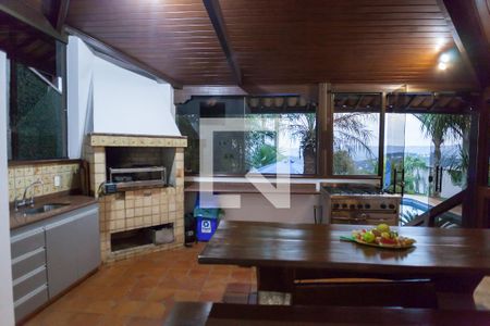 Casa de condomínio à venda com 490m², 4 quartos e 6 vagas Casa de condomínio à venda com 490m², 4 quartos e 6 vagasChurrasqueira