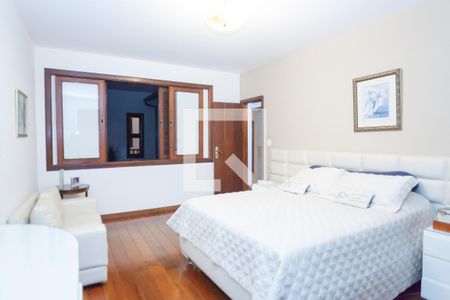 Casa de condomínio à venda com 490m², 4 quartos e 6 vagas Casa de condomínio à venda com 490m², 4 quartos e 6 vagassuite master