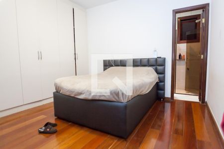 Casa de condomínio à venda com 490m², 4 quartos e 6 vagas Casa de condomínio à venda com 490m², 4 quartos e 6 vagassuite 3