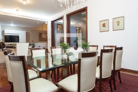 Casa de condomínio à venda com 490m², 4 quartos e 6 vagas Casa de condomínio à venda com 490m², 4 quartos e 6 vagasSala de Jantar