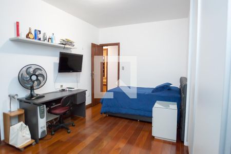 Casa de condomínio à venda com 490m², 4 quartos e 6 vagas Casa de condomínio à venda com 490m², 4 quartos e 6 vagassuite2