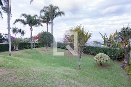 Casa de condomínio à venda com 490m², 4 quartos e 6 vagas Casa de condomínio à venda com 490m², 4 quartos e 6 vagasQuintal