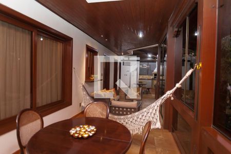 Casa de condomínio à venda com 490m², 4 quartos e 6 vagas Casa de condomínio à venda com 490m², 4 quartos e 6 vagasChurrasqueira