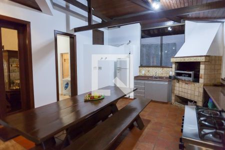 Casa de condomínio à venda com 490m², 4 quartos e 6 vagas Casa de condomínio à venda com 490m², 4 quartos e 6 vagasChurrasqueira