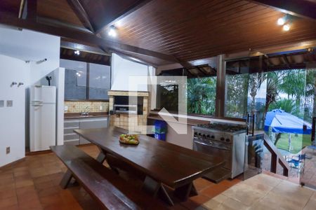 Casa de condomínio à venda com 490m², 4 quartos e 6 vagas Casa de condomínio à venda com 490m², 4 quartos e 6 vagasChurrasqueira