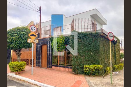 Casa para alugar com 121m², 3 quartos e 2 vagas Casa para alugar com 121m², 3 quartos e 2 vagasFachada