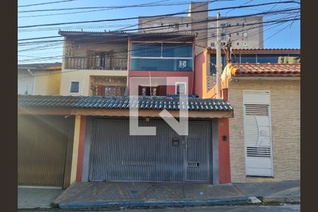 Casa para alugar com 200m², 3 quartos e 4 vagas Casa para alugar com 200m², 3 quartos e 4 vagasFachada