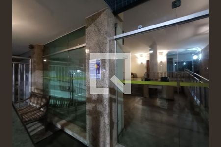 Apartamento à venda com 278m², 4 quartos e 1 vagaFachada com cartaz QA