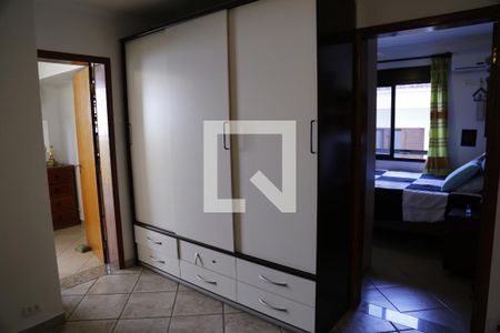 Casa à venda com 135m², 4 quartos e 2 vagasHall