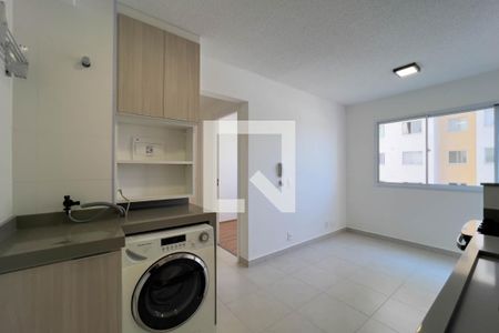 Cozinha e área de serviço de apartamento à venda com 2 quartos, 33m² em Cambuci, São Paulo