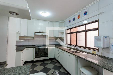 Casa para alugar com 264m², 4 quartos e 4 vagas Casa para alugar com 264m², 4 quartos e 4 vagasCozinha