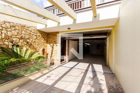 Casa para alugar com 264m², 4 quartos e 4 vagas Casa para alugar com 264m², 4 quartos e 4 vagasGaragem