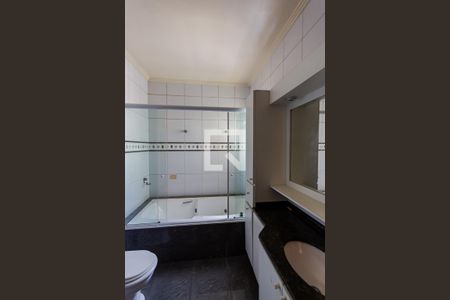 Casa para alugar com 264m², 4 quartos e 4 vagas Casa para alugar com 264m², 4 quartos e 4 vagasBanheiro da Suíte