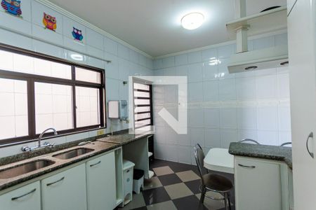 Casa para alugar com 264m², 4 quartos e 4 vagas Casa para alugar com 264m², 4 quartos e 4 vagasCozinha